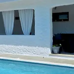 Olas, 500m From The Sea With Private Pool 度假居 Agrustos