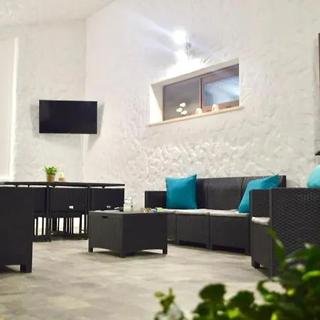 Olas, 500m From The Sea With Private Pool Semesterbostad