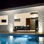 Σπίτι διακοπών Olas, 500m From The Sea With Private Pool Agrustos
